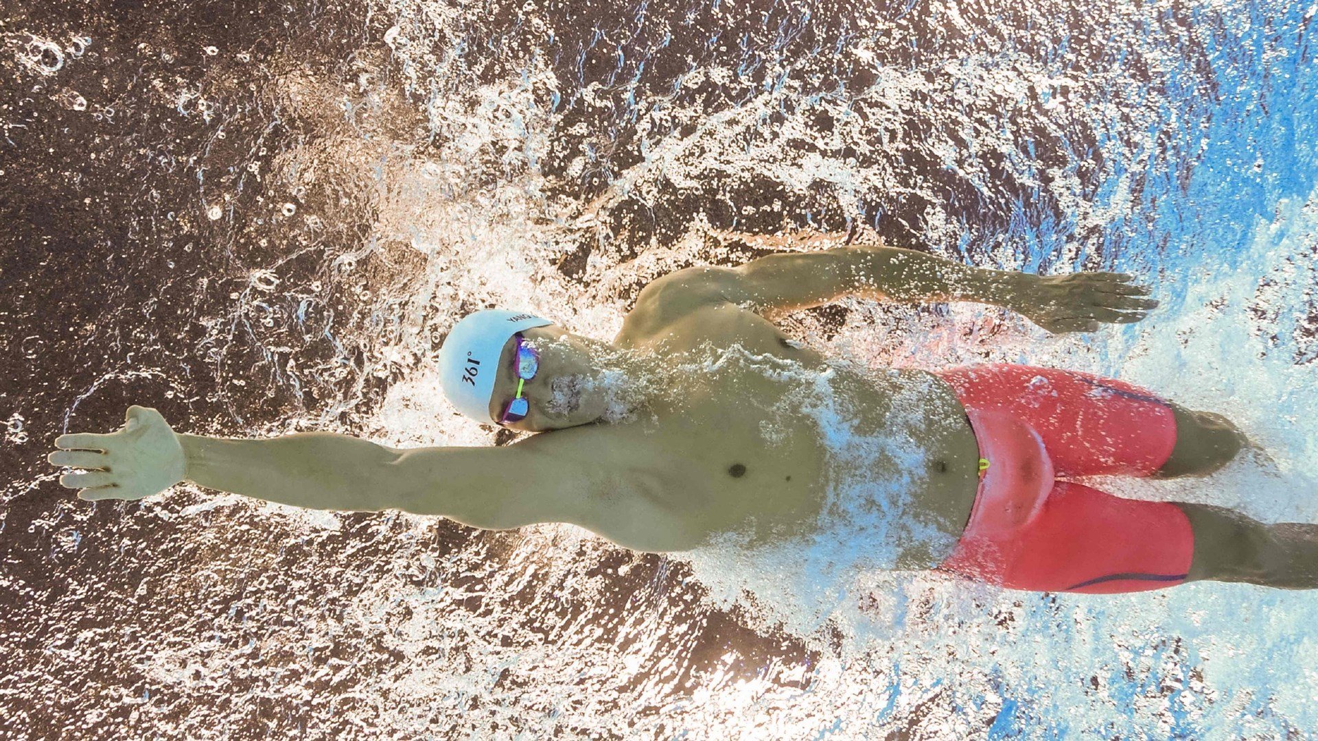 世界短跑锦标赛，极速冲刺撼动全场，世界短跑冠军的速度是多少